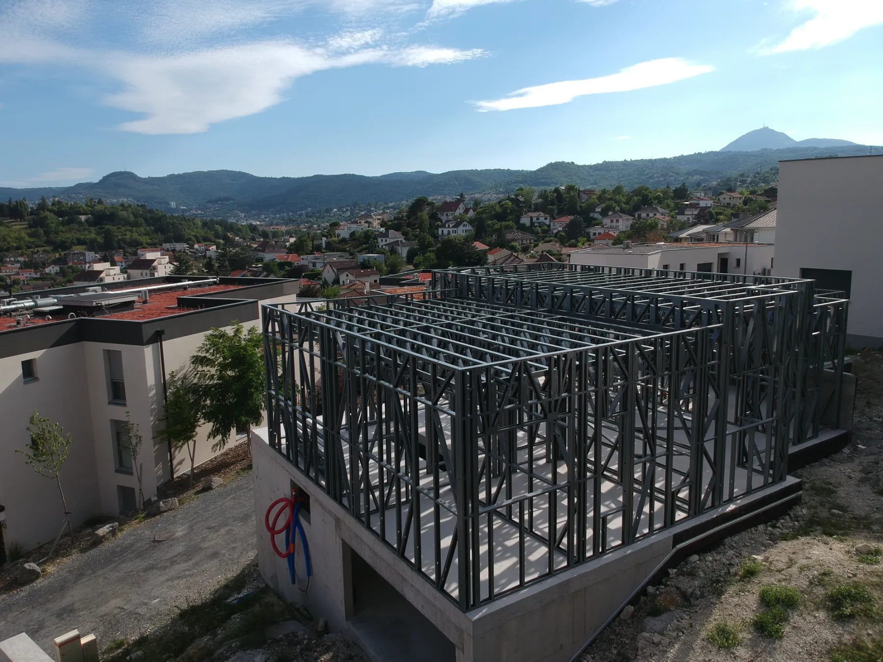 Ossature métallique légère d'une maison en site urbain